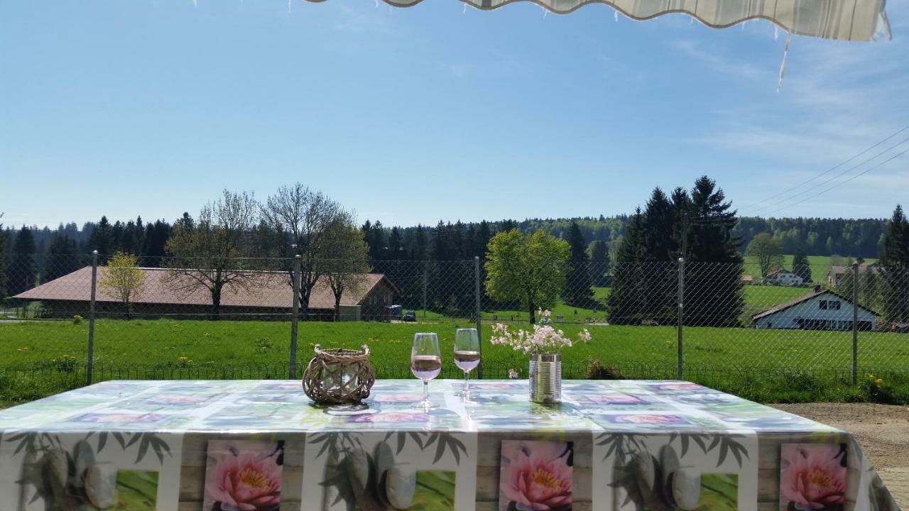 "Sous Les Barres" Lägenhet Montfaucon Exteriör bild